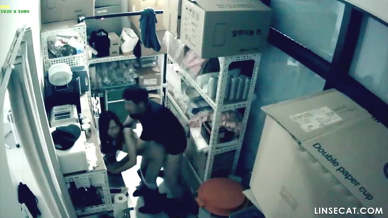 [신작] 음료 가게 주인이 창고에서 아름다운 여자친구와 성관계를 갖습니다. 그녀는 성적으로 매우 흥분되어 있으며 공공장소에서 성관계를 갖는 것을 좋아합니다. [해킹된 한국 IP 카메라] [단독 영상] 썸네일